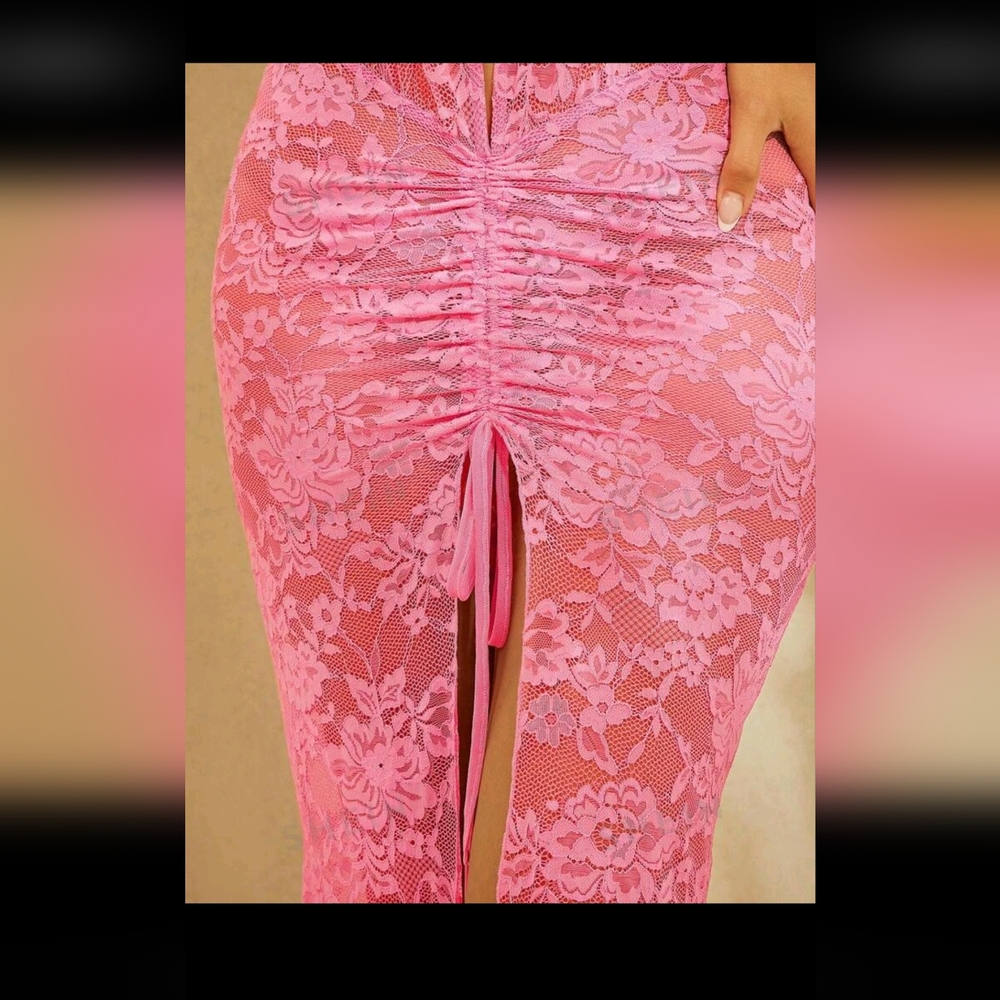 Lace plugging pink halter dress